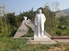 艺术碑雕|青山绿水间，傅作义将军纪念碑熠熠生辉